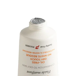 ضد آفتاب درماتیپیک با جلوه مات و فاقد چربی